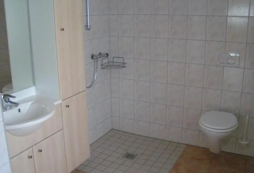 Standard Yhden Hengen Huone Parveke, Domizil