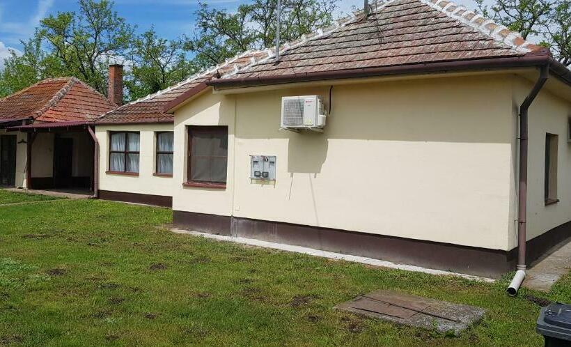 דירת 2 חדרי שינה עם נוף לגינה, Sarudi Vendégház