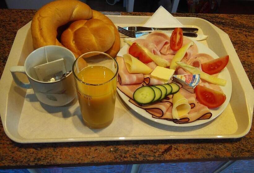 Стандартный внешний трехместный номер с ванной комнатой, Ubytování Apartmány Ferenčíková