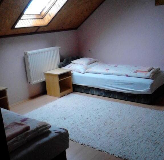 家庭房间共用浴室, Vadvirág Vendégház