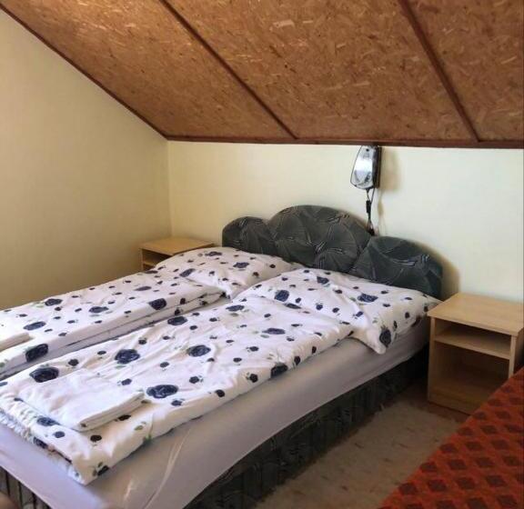 家庭房间共用浴室, Vadvirág Vendégház