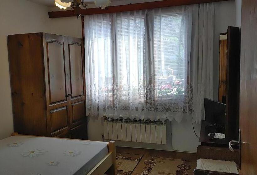 דירת שני חדרים, Villa Lalka