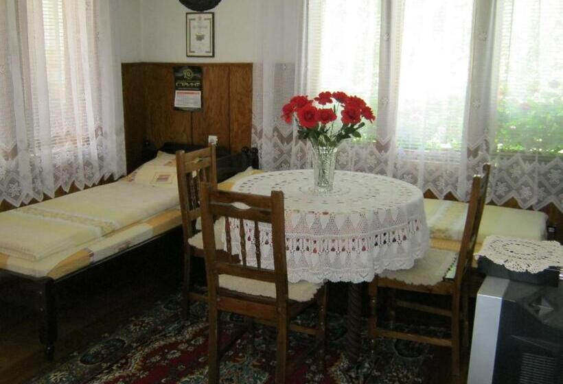 דירת שני חדרים, Villa Lalka