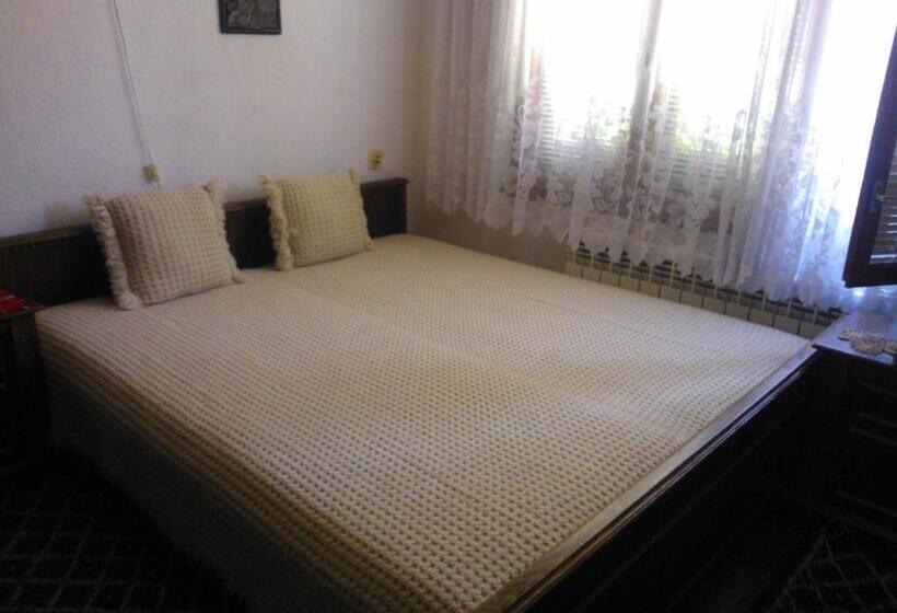 דירת שני חדרים, Villa Lalka