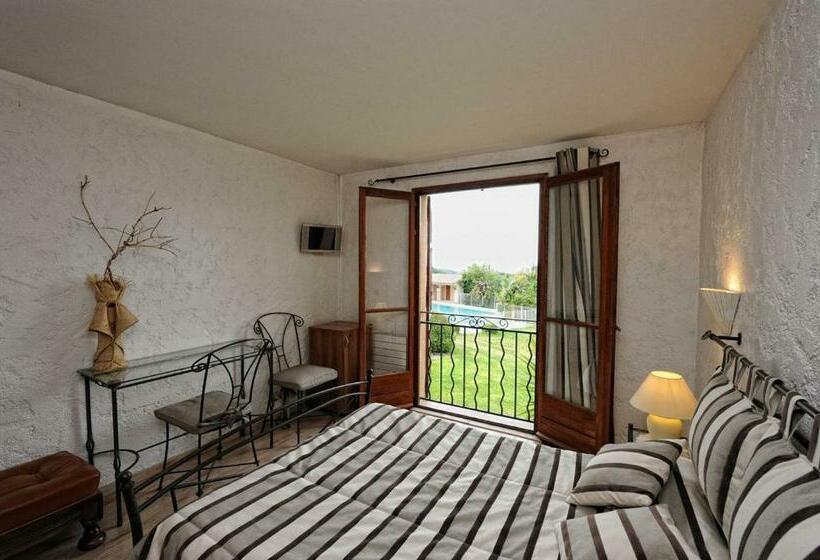 غرفة قياسية, Auberge U Licettu