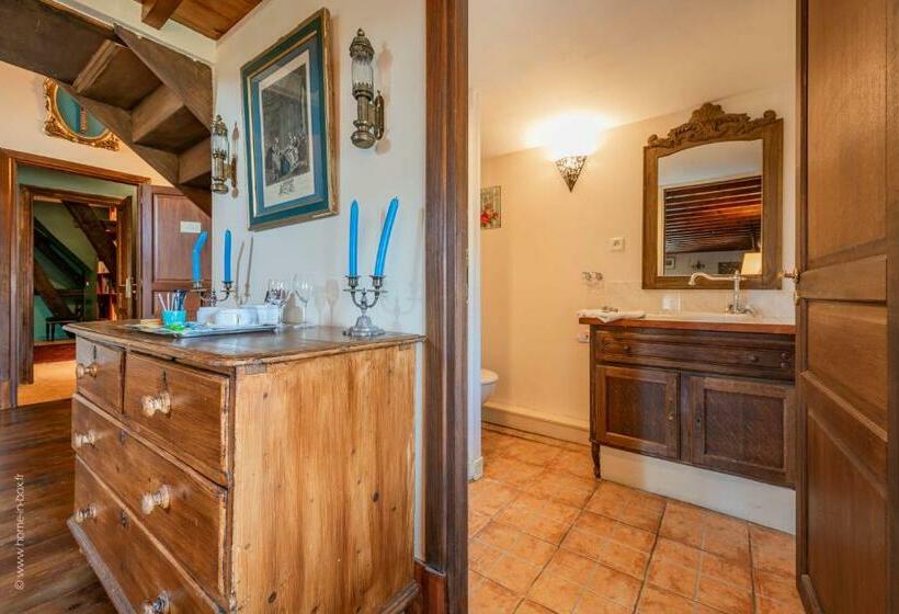 غرفة عائلية, Château De Denonville