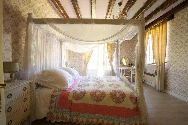 Дом 3 Спальни, Manoir De La Foulquetiere