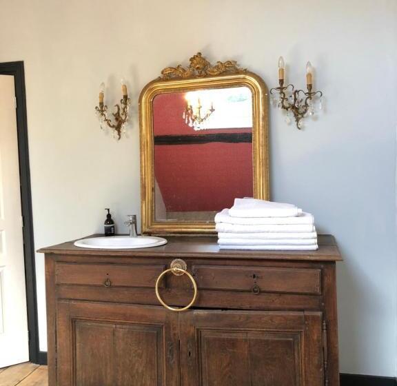 סוויטה משפחתית, Manoir De La Foulquetiere