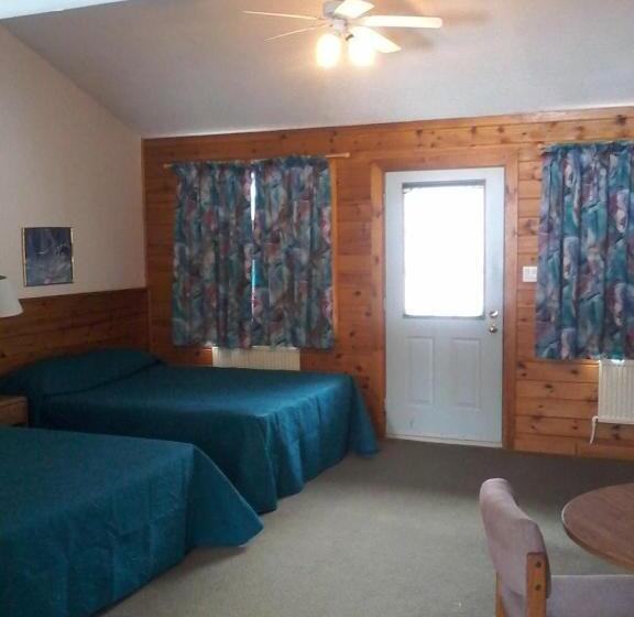 جناح سرير ملكى, Quiet Bay Inn & Café