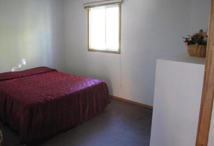 بنجلو عائلى, Quiet Bay Inn & Café