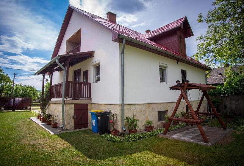 דירת שלושה חדרים, Diókert Vendégház