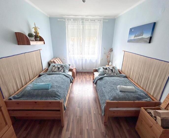 דירת שלושה חדרים, Diókert Vendégház