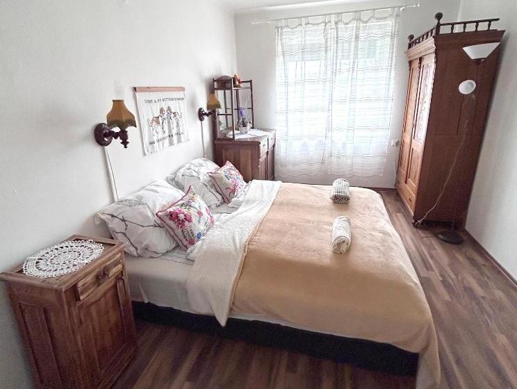 דירת שלושה חדרים, Diókert Vendégház