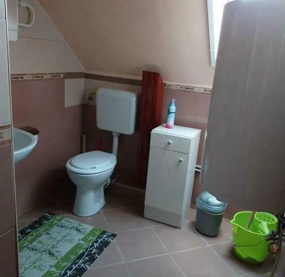 スタンダード４人部屋, Veronika Guesthouse