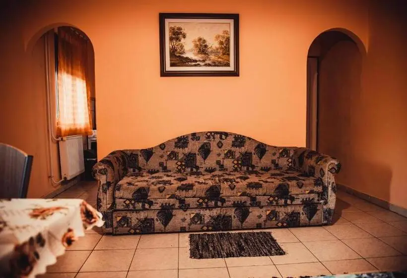 ファミリーステューディオ, Veronika Guesthouse