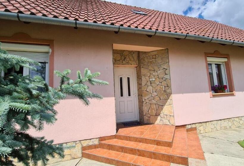 带3个卧室的公寓, Veronika Guesthouse