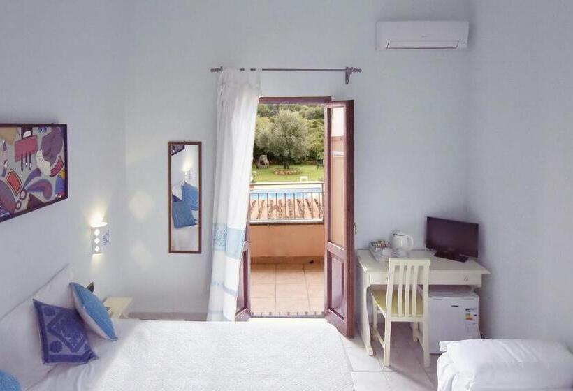 חדר משפחתי, Baja Azzurra