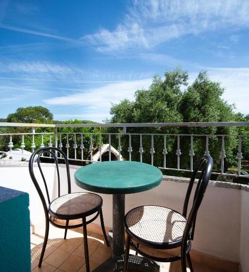 חדר בסיסי, Baja Azzurra