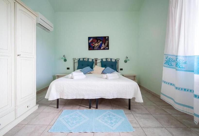 חדר בסיסי, Baja Azzurra