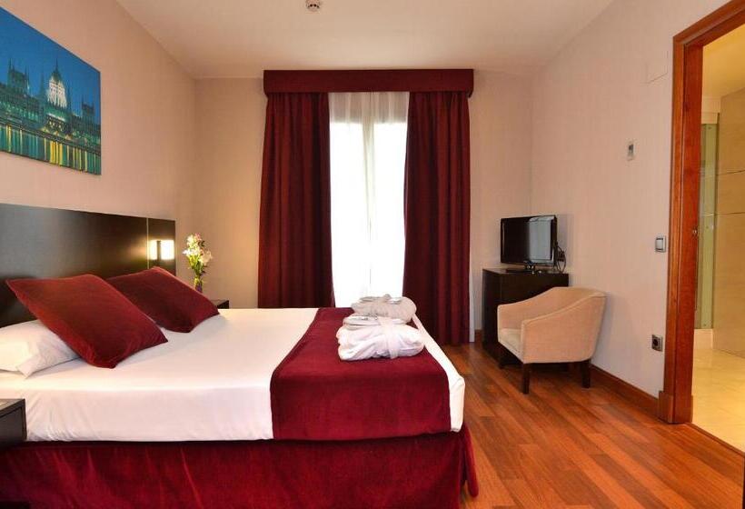 غرفة سوبيريور, Clement Barajas