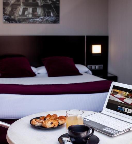 غرفة سوبيريور, Clement Barajas