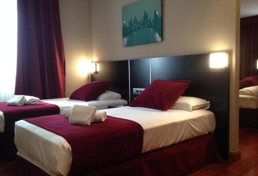 غرفة كلاسيكية رباعية, Clement Barajas