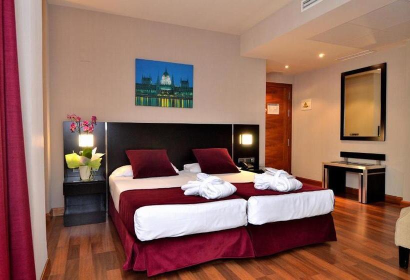 غرفة كلاسيكية رباعية, Clement Barajas