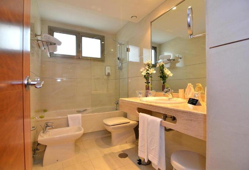 غرفة كلاسيكية رباعية, Clement Barajas