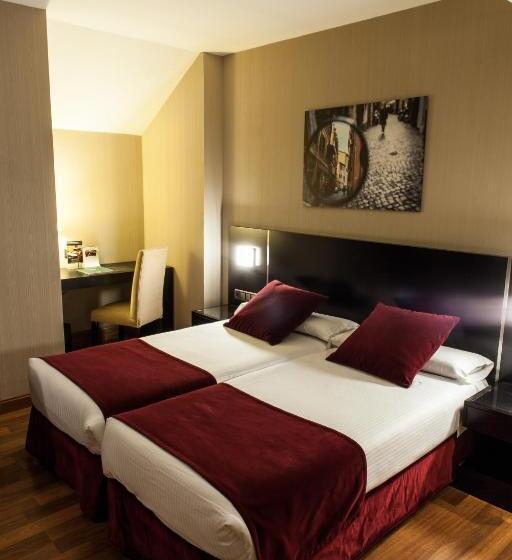 غرفة أساسية ثلاثية, Clement Barajas