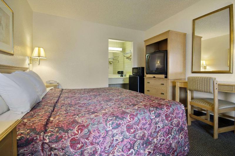 غرفة قياسية رباعية, Daisy Budget