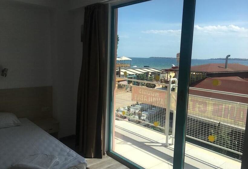 スタンダードトリプルルーム, Largo