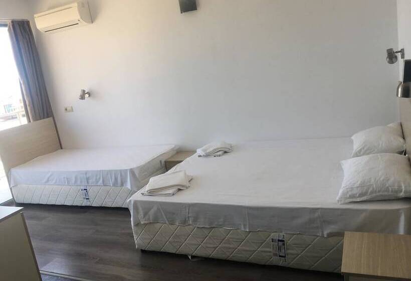 スタンダードトリプルルーム, Largo