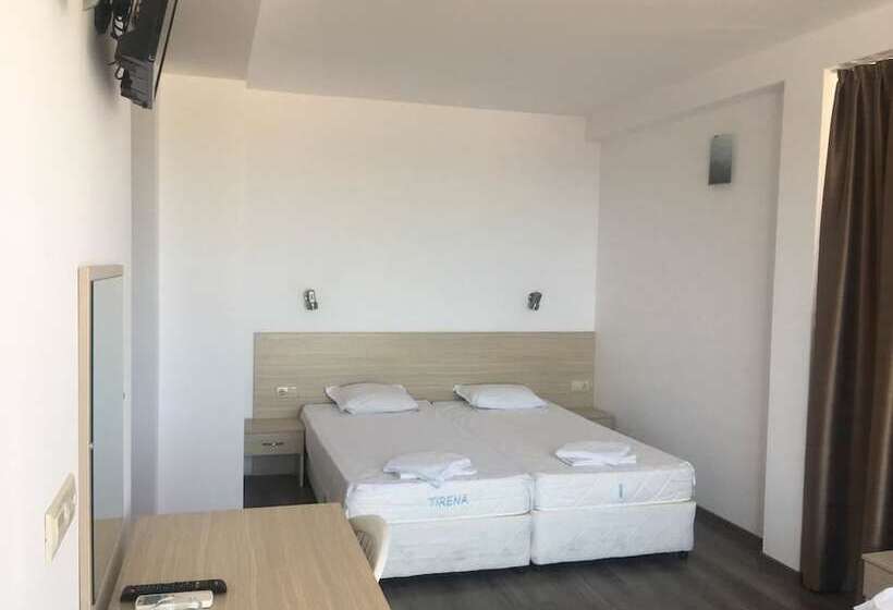 スタンダードトリプルルーム, Largo