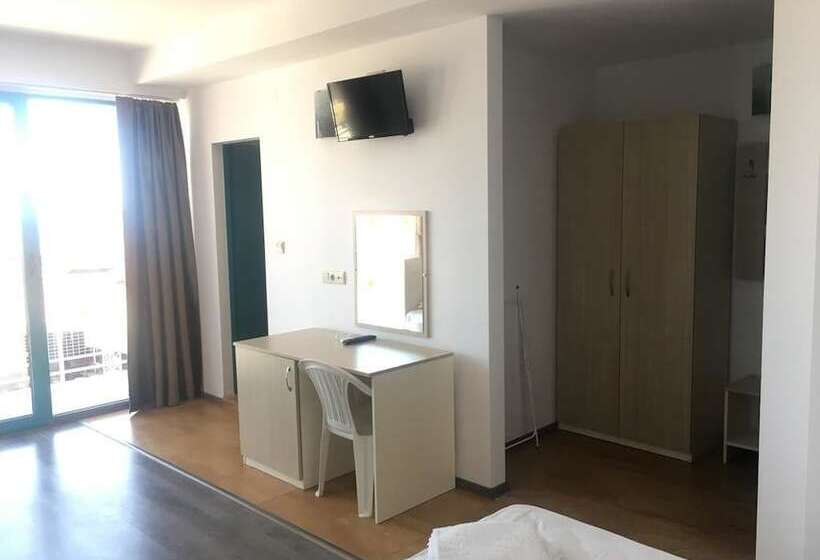 スタンダードトリプルルーム, Largo