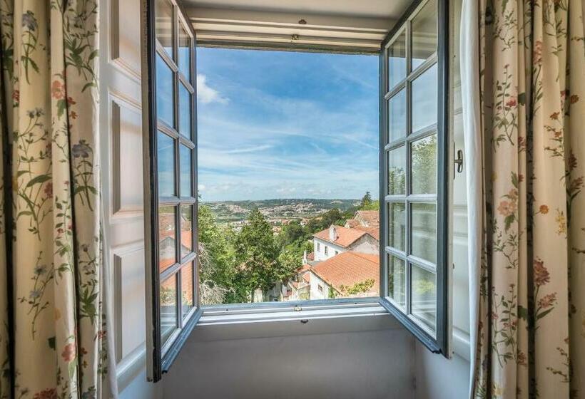 اتاق سوپریور, Lawrences