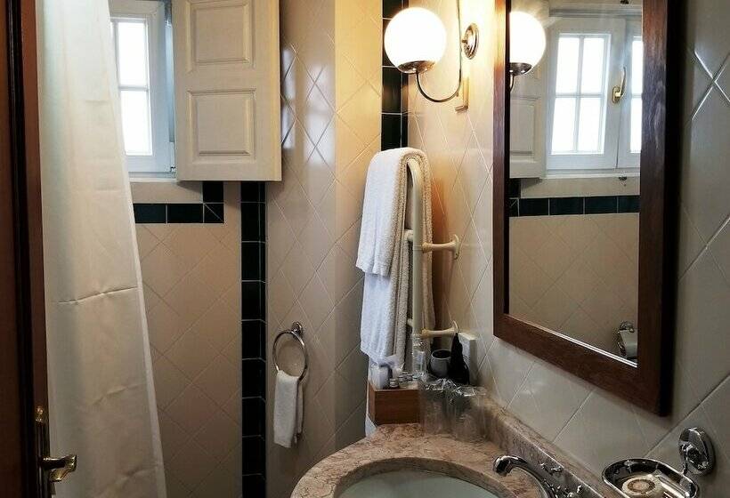 اتاق استاندارد یک نفره, Lawrences