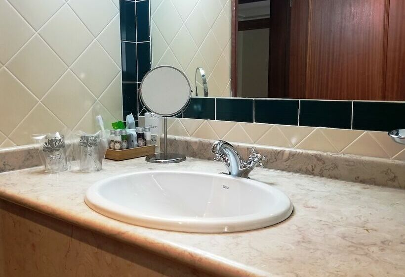 اتاق استاندارد, Lawrences