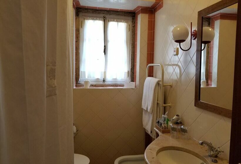 سوییت, Lawrences