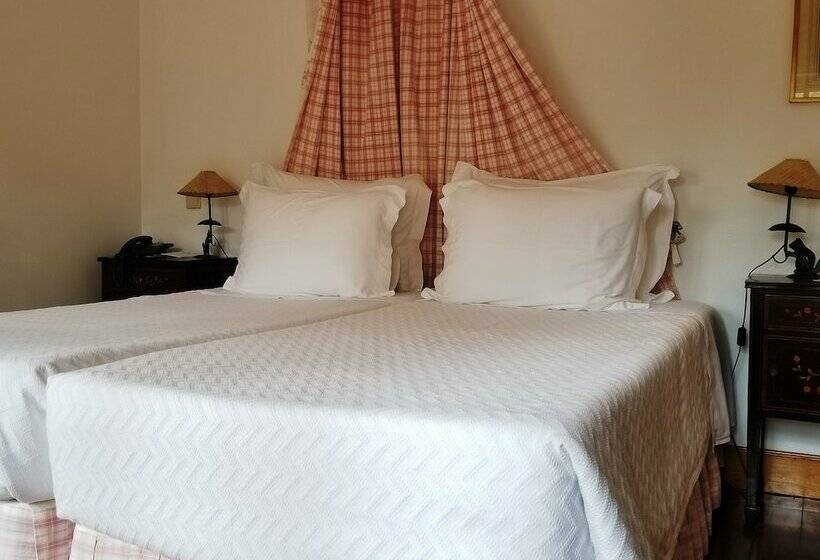 اتاق سوپریور, Lawrences