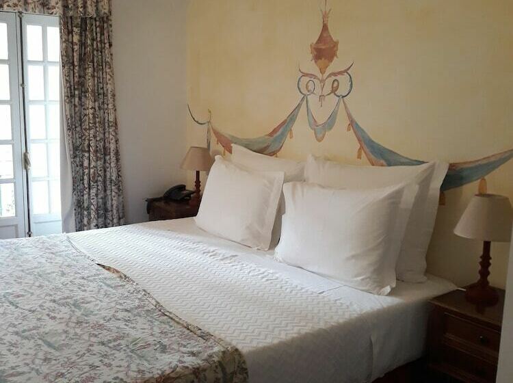 اتاق سوپریور, Lawrences