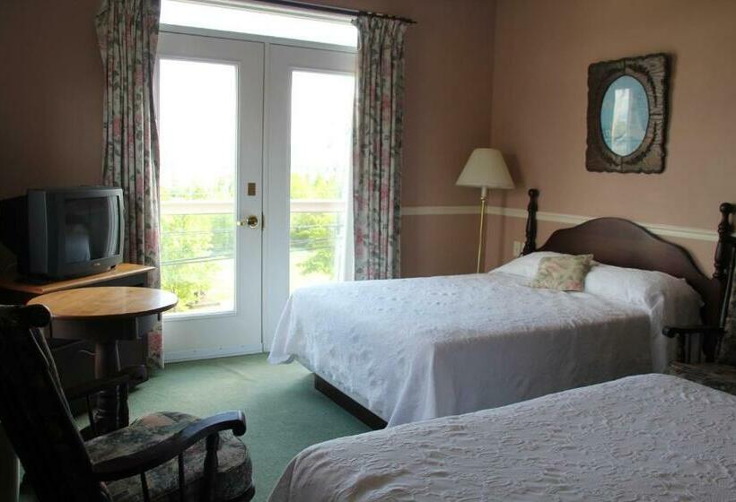 Quarto Quadruple Standart com Varanda, Lynwood Inn