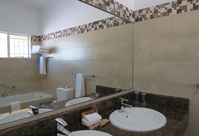 샬레, Protea Hotel By Marriott Polokwane Ranch Resort