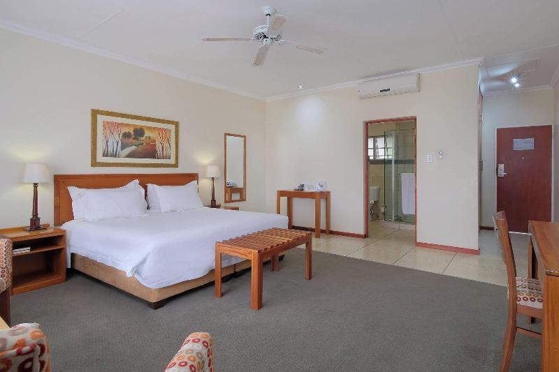 Шале 1 Спальня, Protea Hotel By Marriott Polokwane Ranch Resort