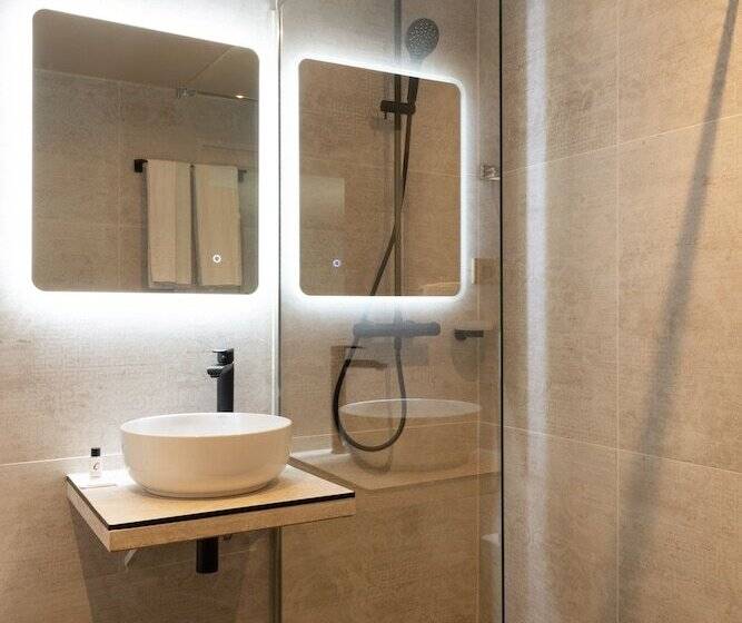 Номер Стандарт Трехместный, The Originals Boutique, Parc Hôtel, Orléans Sud