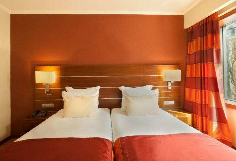 Camera Standard, Turim Europa