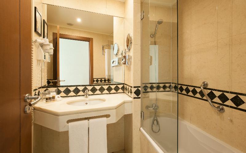 Quarto Estandar Individual, Turim Europa