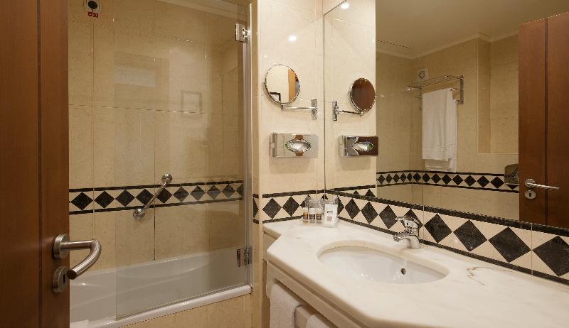 Camera Standard, Turim Europa