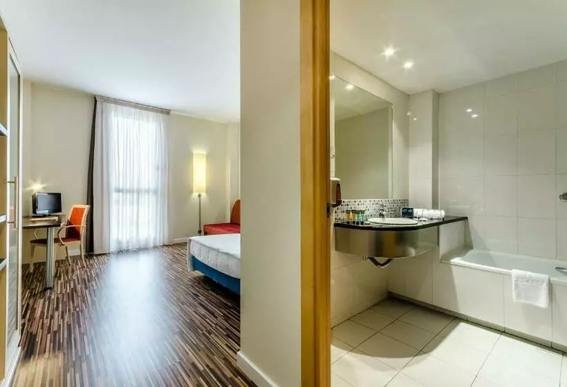 اتاق استاندارد یک نفره, Yit Ciudad De Zaragoza