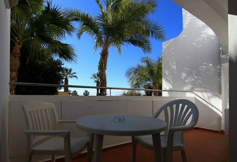 Quarto Triplo Standart, Monica Isabel Beach Club