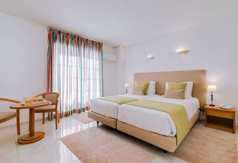Quarto Triplo Standart, Monica Isabel Beach Club